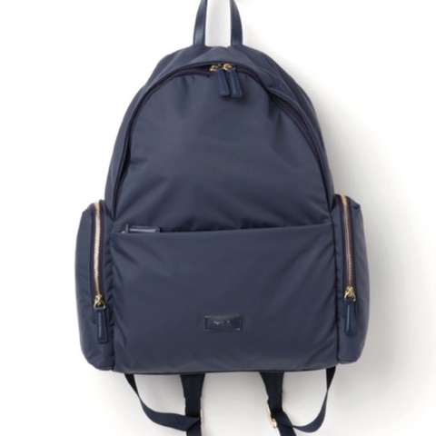 agnes b.中性款 防潑水尼龍背包 後背包內有零錢包夾層  現貨