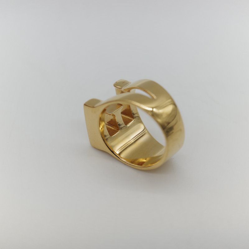 Chloé 蔻依 金色 E Logo 戒指 IT12-5