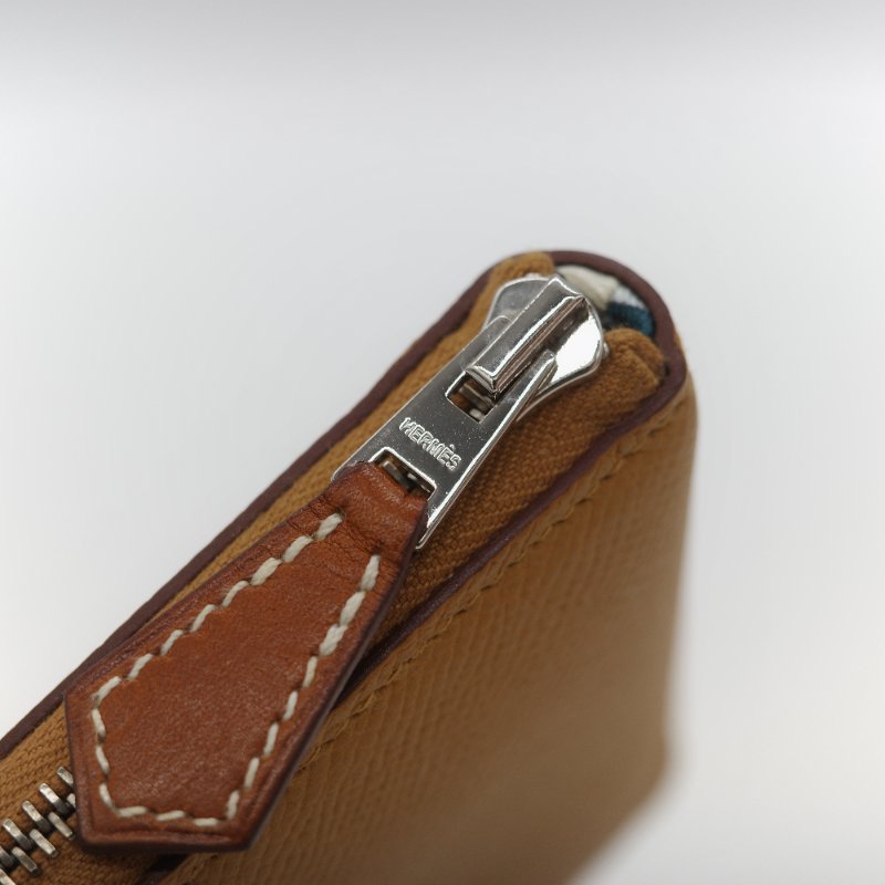 (母親節特惠♥️全網最低)Hermès 愛馬仕 芝麻色 Epsom 牛皮 絲巾內裡 短夾 拉鍊 錢包 卡包 Z 刻-8