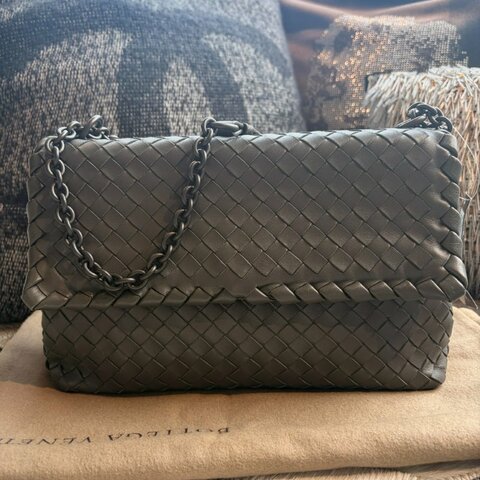 BV 編織翻蓋鏈包 灰色