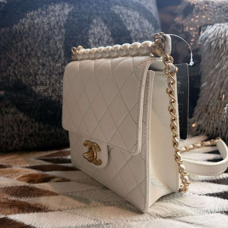 CHANEL 珍珠金釦斜背鏈包 白-3