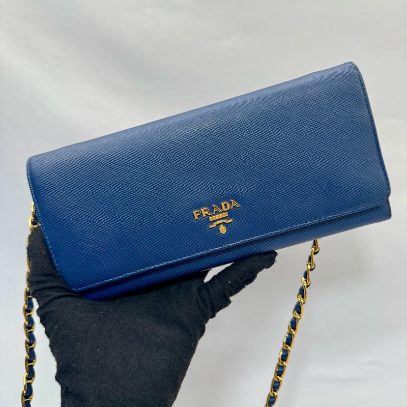 PRADA Saffiano 藍色皮革鏈帶長夾(斜背包)1M1290-0