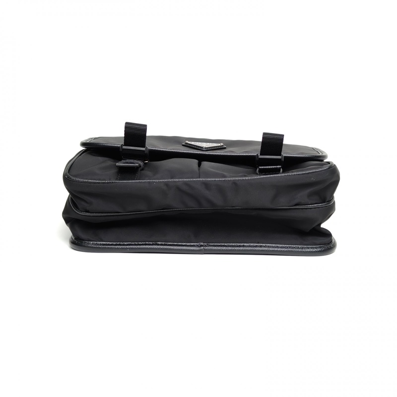 PRADA 黑色尼龍郵差包-3