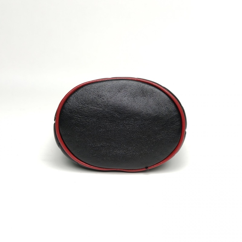 GUCCI GGMarmont抽繩水桶包Mini羊角扣黑色牛皮金扣-3