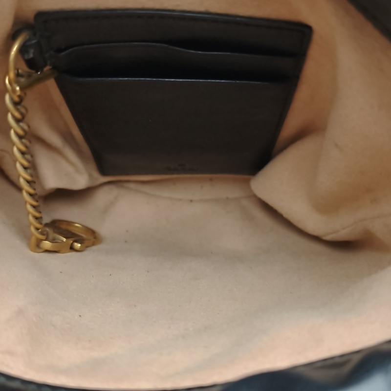 GUCCI GGMarmont抽繩水桶包Mini羊角扣黑色牛皮金扣-5