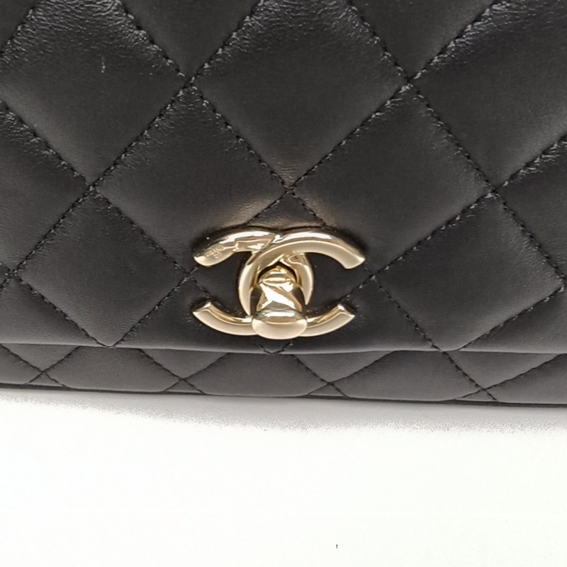 CHANEL 黑色羊皮25開金扣手柄口蓋風琴包郵差包-4