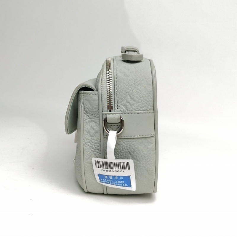 LOUIS VUITTON 灰色牛皮銀扣晶片SLockMessenger郵差包-1