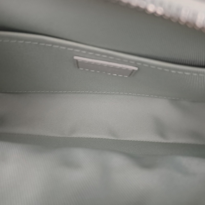 LOUIS VUITTON 灰色牛皮銀扣晶片SLockMessenger郵差包-5