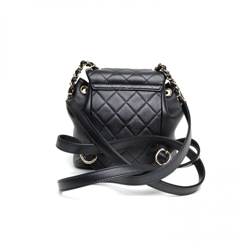 CHANEL Duma抽繩口蓋雙肩包單口袋小號黑色牛皮晶片金扣-2