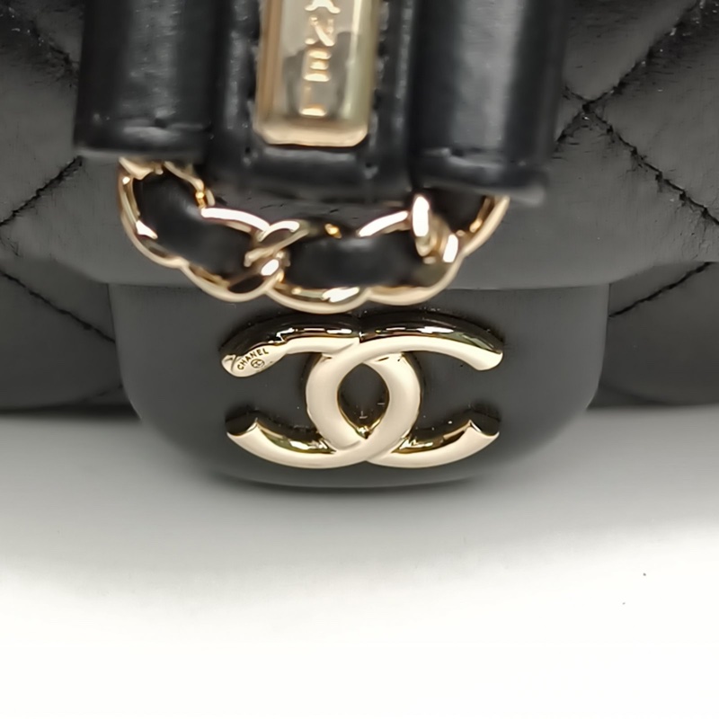 CHANEL Duma抽繩口蓋雙肩包單口袋小號黑色牛皮晶片金扣-4