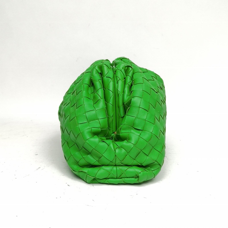 BOTTEGA VENETA Pouch雲朵包手拿包大號40綠色羊皮-1