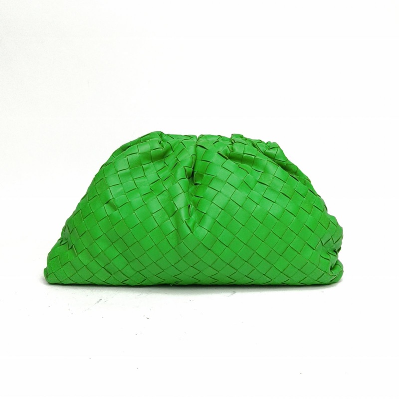 BOTTEGA VENETA Pouch雲朵包手拿包大號40綠色羊皮-3