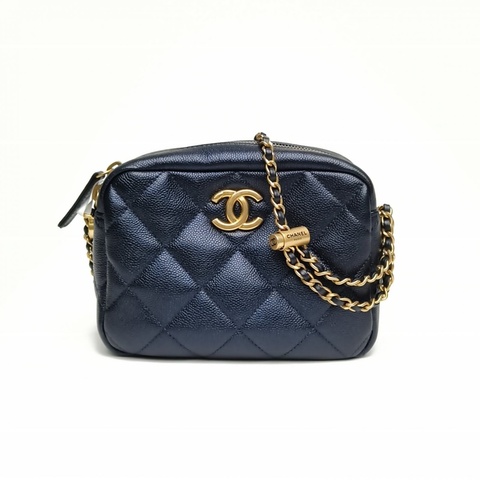 CHANEL 21K相機包寶石藍荔枝牛皮晶片金扣子彈調節扣肩帶