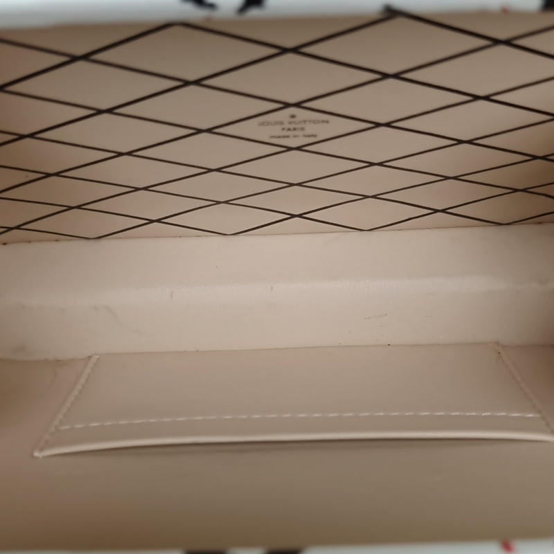 LOUIS VUITTON 圖案牛皮銀扣2015PETITEMALLE月光寶盒-5