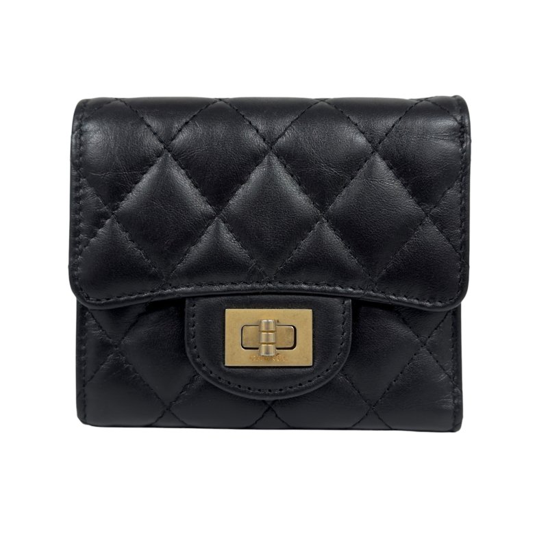 CHANEL 2.55 扭扣 短銀包-1