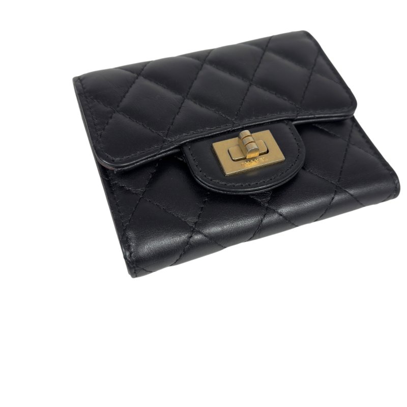 CHANEL 2.55 扭扣 短銀包-6