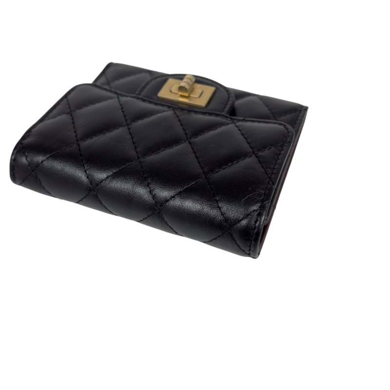 CHANEL 2.55 扭扣 短銀包-9