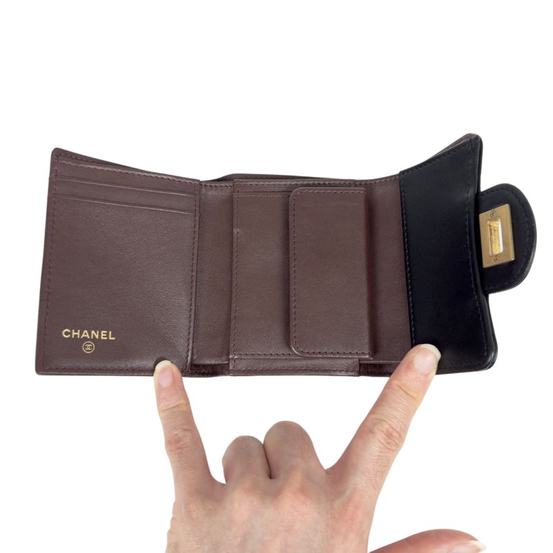 CHANEL 2.55 扭扣 短銀包-17