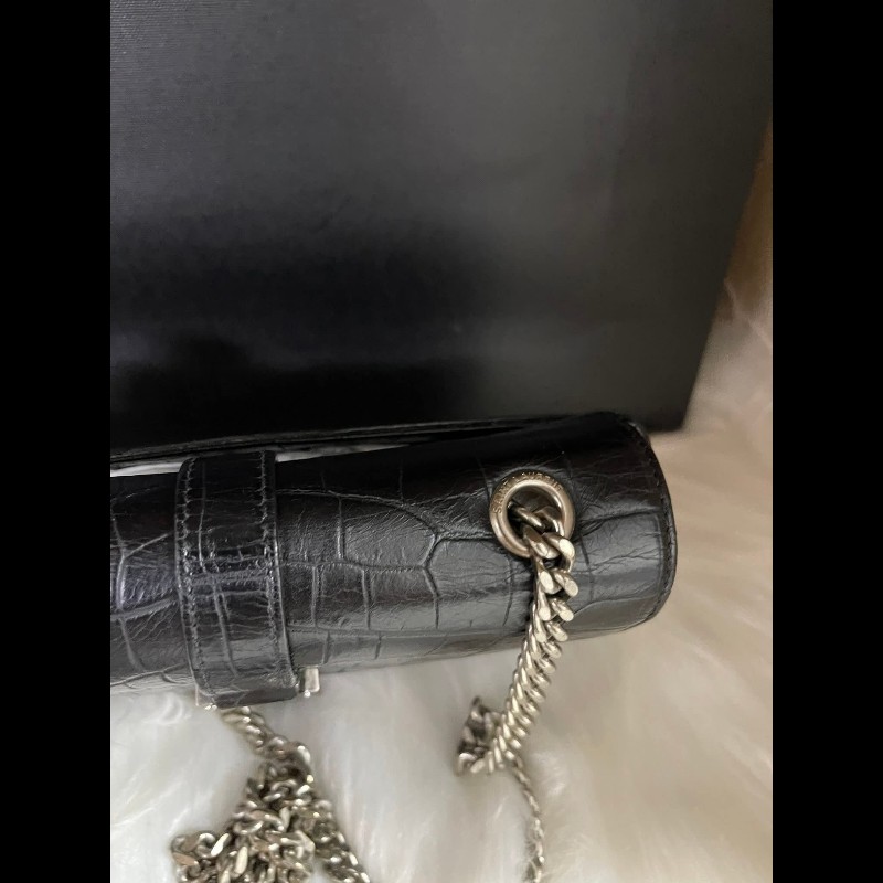 YSL Saint Laurent Paris 鱷魚壓紋皮革Baby Monogram 鏈帶包-23