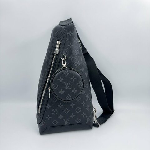 LV黑灰原花Duo銀釦胸口包M30936