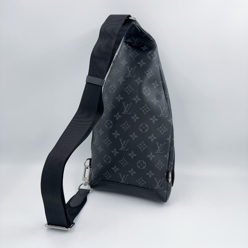 LV黑灰原花Duo銀釦胸口包M30936-1