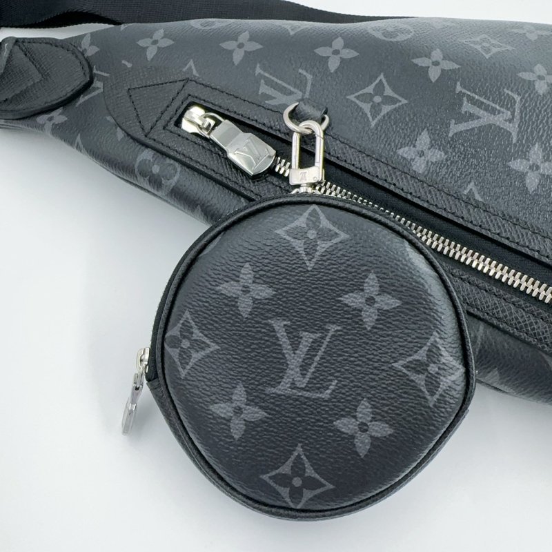 LV黑灰原花Duo銀釦胸口包M30936-3