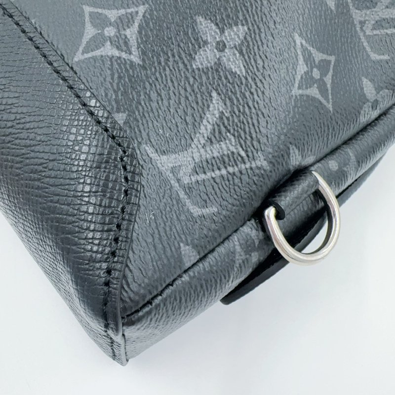 LV黑灰原花Duo銀釦胸口包M30936-7