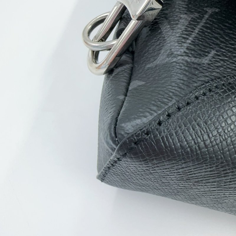 LV黑灰原花Duo銀釦胸口包M30936-8