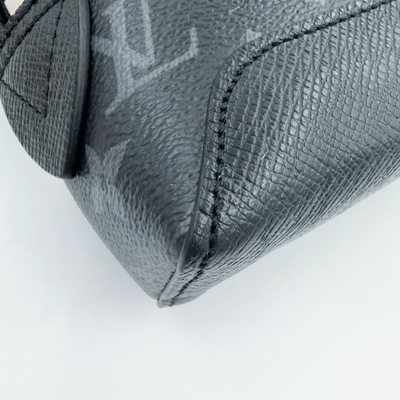 LV黑灰原花Duo銀釦胸口包M30936-9