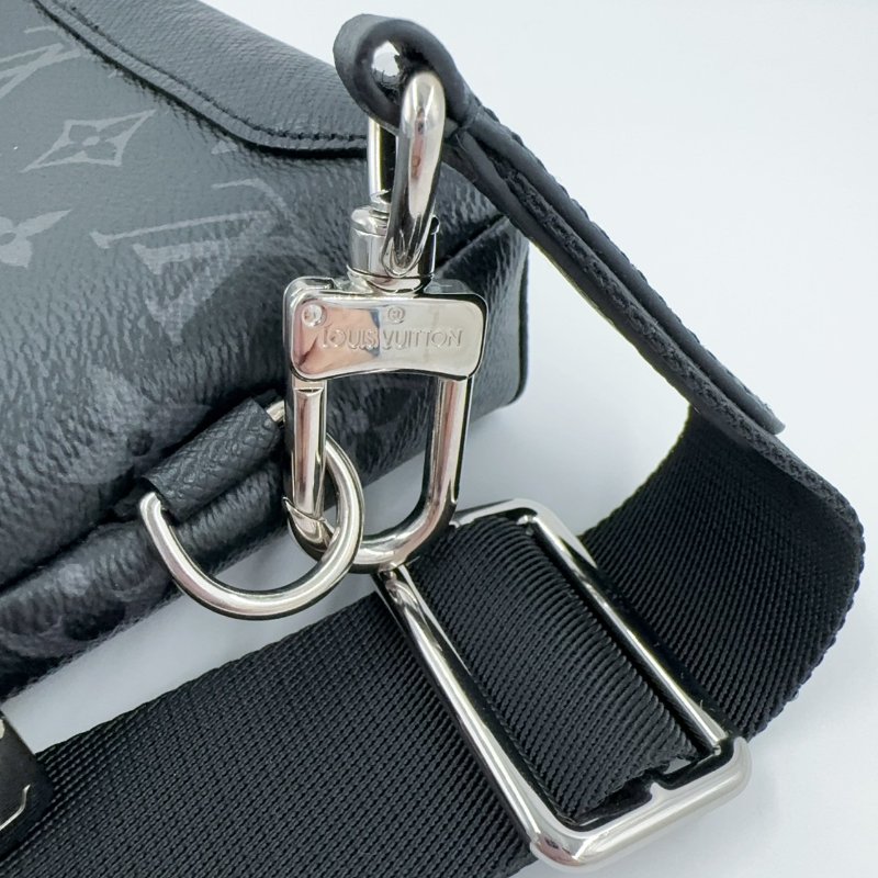 LV黑灰原花Duo銀釦胸口包M30936-12