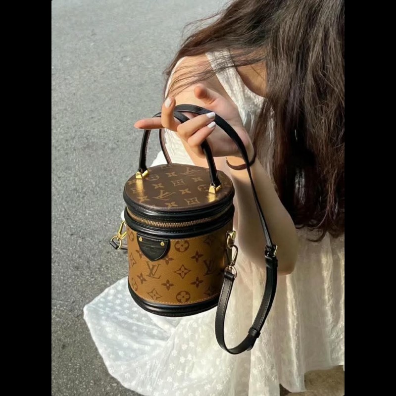 LV 路易家 Cannes 老花發財桶-1