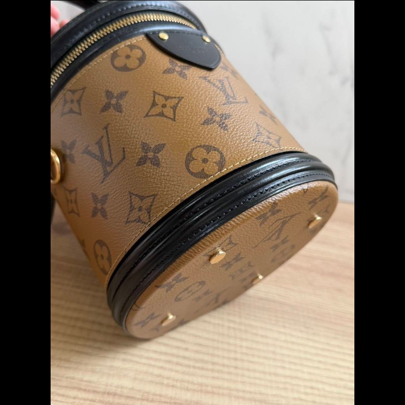 LV 路易家 Cannes 老花發財桶-16