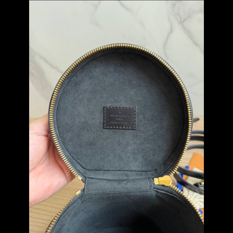 LV 路易家 Cannes 老花發財桶-20