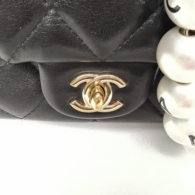 CHANEL 2020春夏字母珍珠鏈條包黑色羊皮29開金扣-4