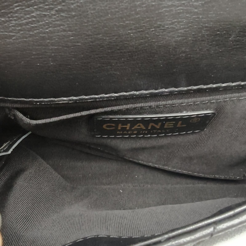 CHANEL 2020春夏字母珍珠鏈條包黑色羊皮29開金扣-5