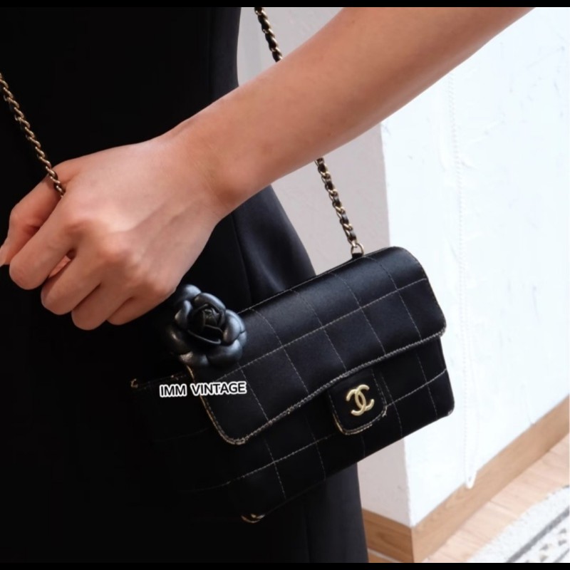 Chanel Vintage山茶花黑色緞面冰格CF-0