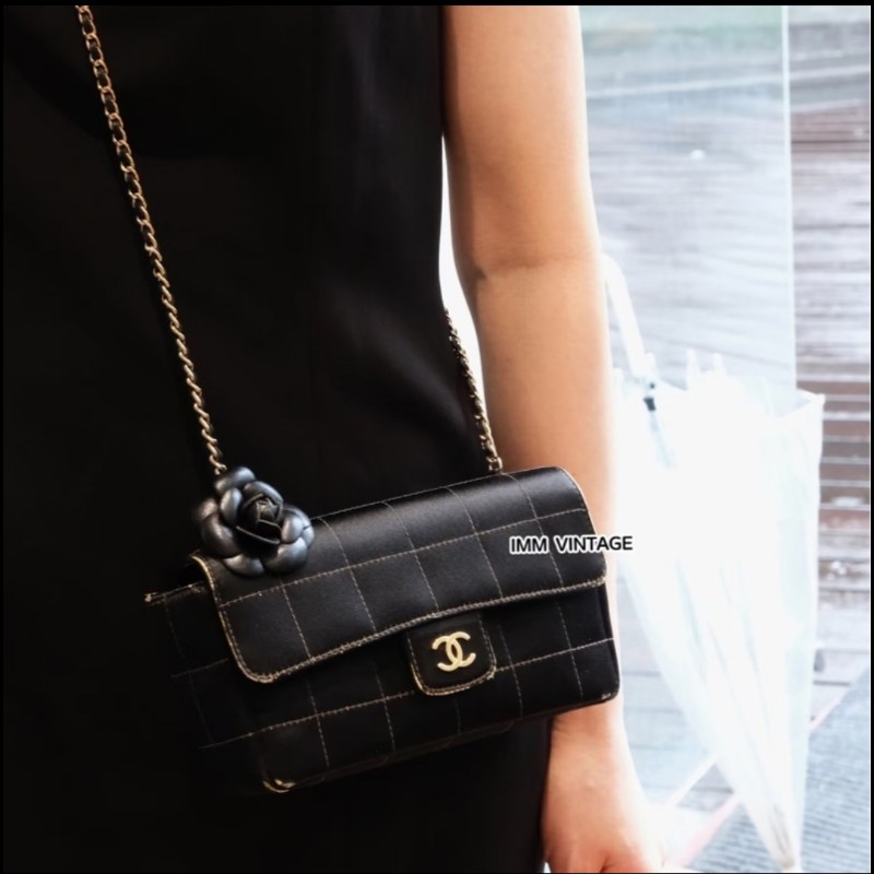 Chanel Vintage山茶花黑色緞面冰格CF-1