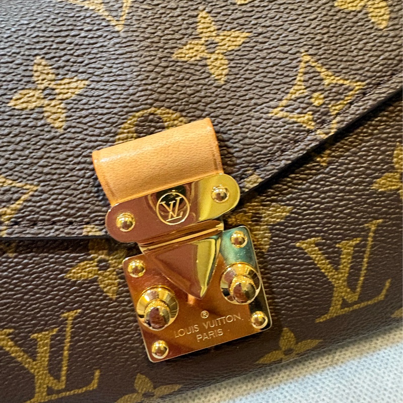 LV 九成新小郵差包-2