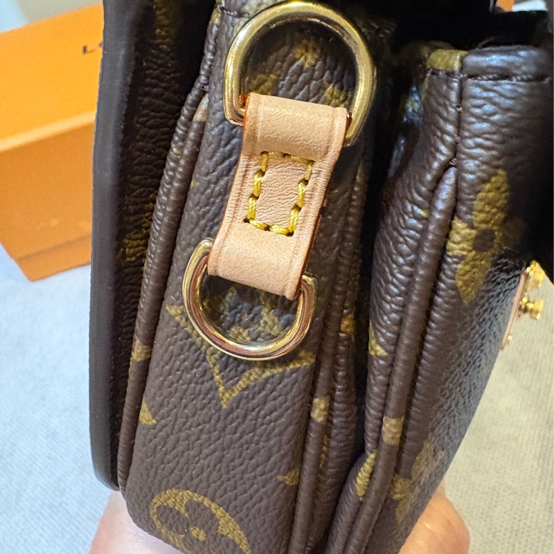 LV 九成新小郵差包-3