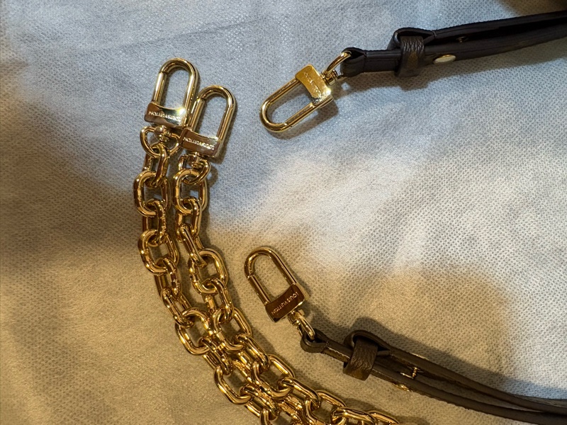 LV 九成新小郵差包-4