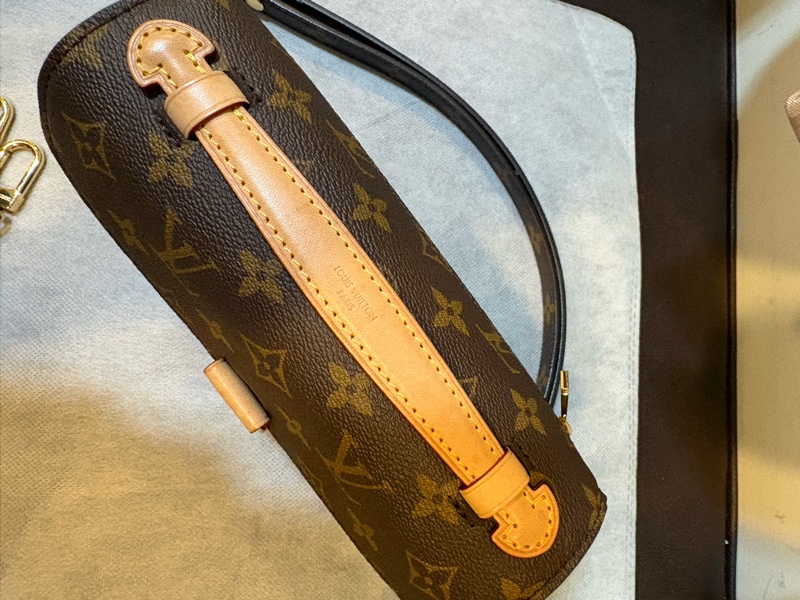 LV 九成新小郵差包-6