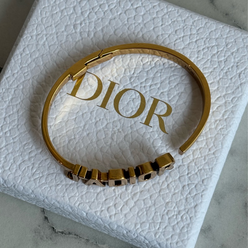 Dior復古金字母手環🫶-1