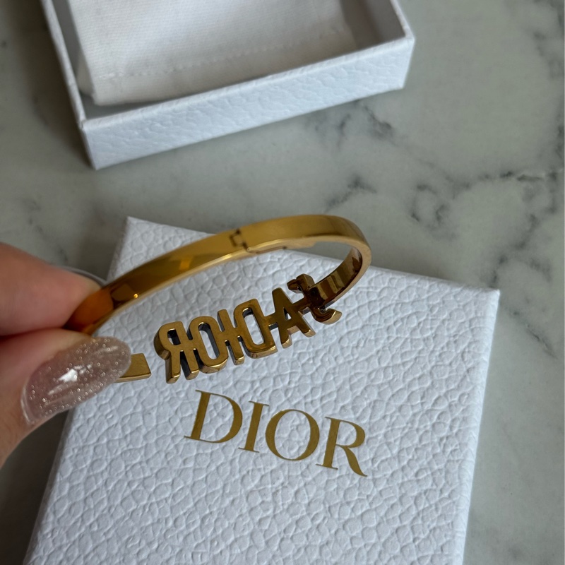 Dior復古金字母手環🫶-3