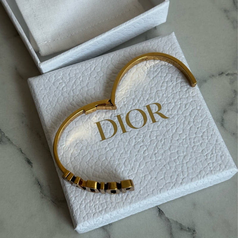Dior復古金字母手環🫶-6