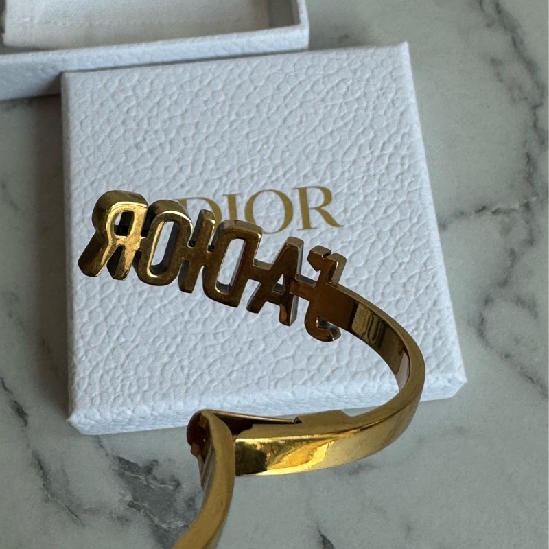 Dior復古金字母手環🫶-9