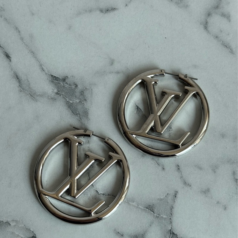 LV M80136銀色大logo耳環-2