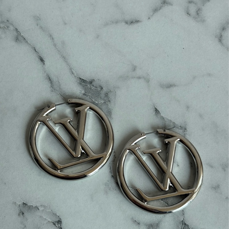 LV M80136銀色大logo耳環-3