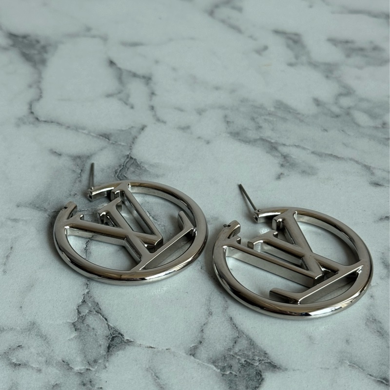 LV M80136銀色大logo耳環-7