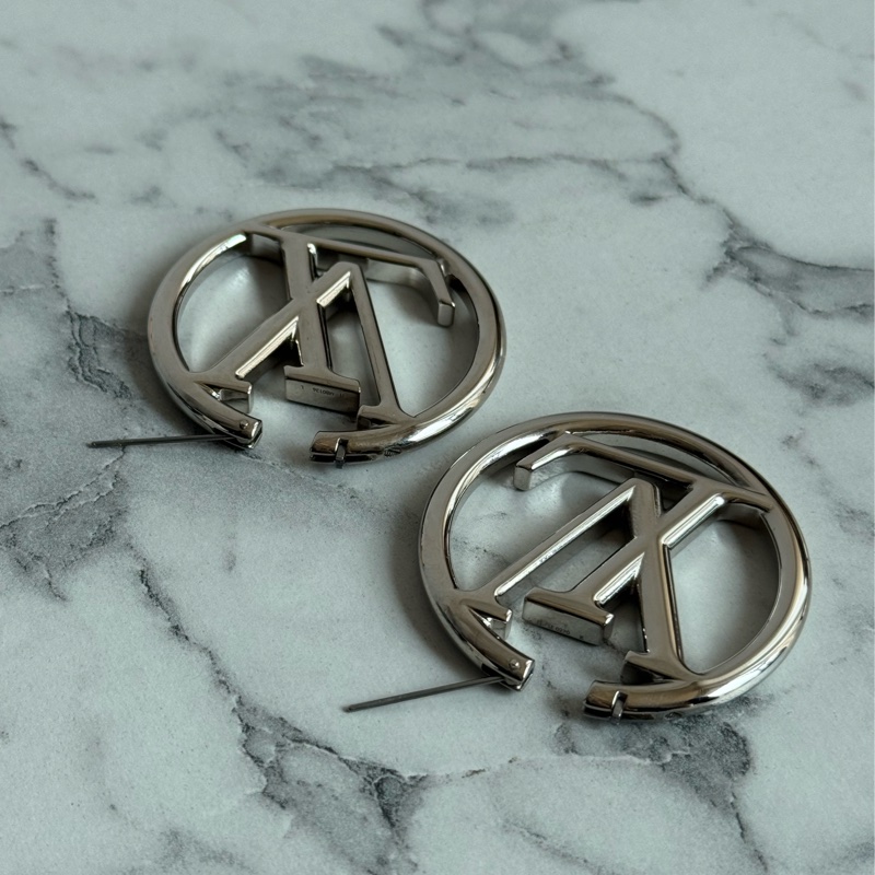 LV M80136銀色大logo耳環-8