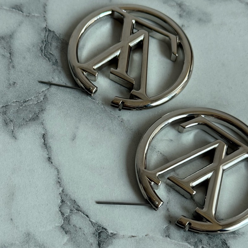 LV M80136銀色大logo耳環-9